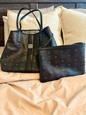 MCM Black Liz/reverse Textured Leather Tote with Matching Pouch